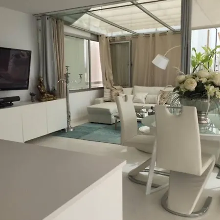 Appartement Modern & Spectacular Ocean View ,wifi,beach Front.