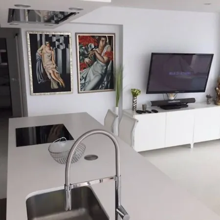 Modern & Spectacular Ocean View ,wifi,beach Front. *