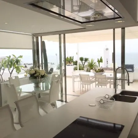 Modern & Spectacular Ocean View ,wifi,beach Front. *