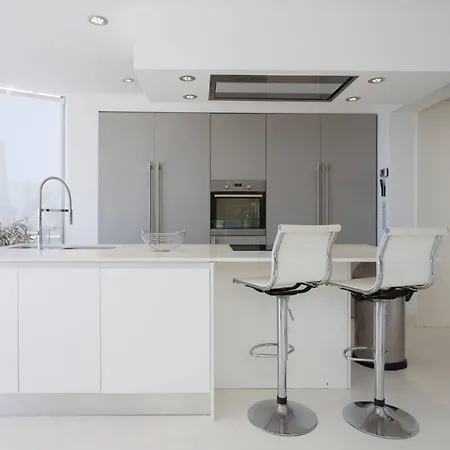 Modern & Spectacular Ocean View ,wifi,beach Front. *