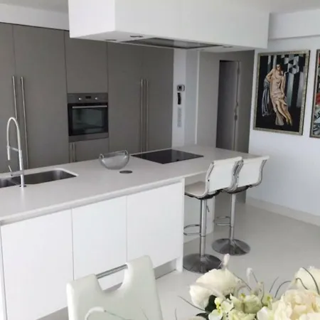 Apartament Modern & Spectacular Ocean View ,wifi,beach Front. *