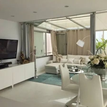 Διαμέρισμα Modern & Spectacular Ocean View ,wifi,beach Front. *