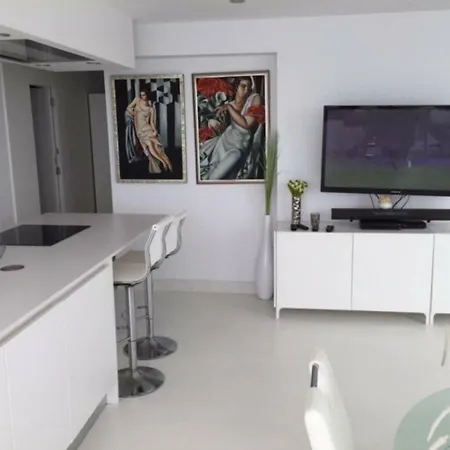 Modern & Spectacular Ocean View ,wifi,beach Front. Διαμέρισμα *