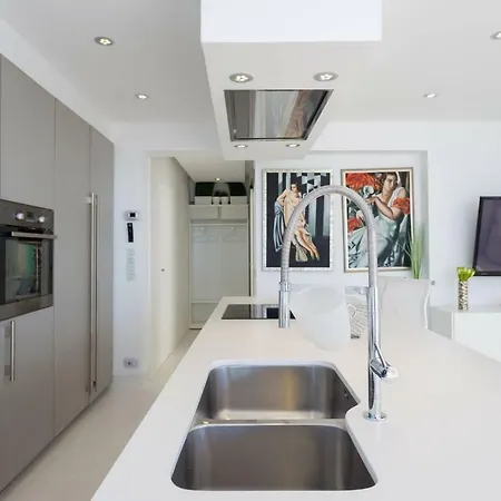 Modern & Spectacular Ocean View ,wifi,beach Front. *